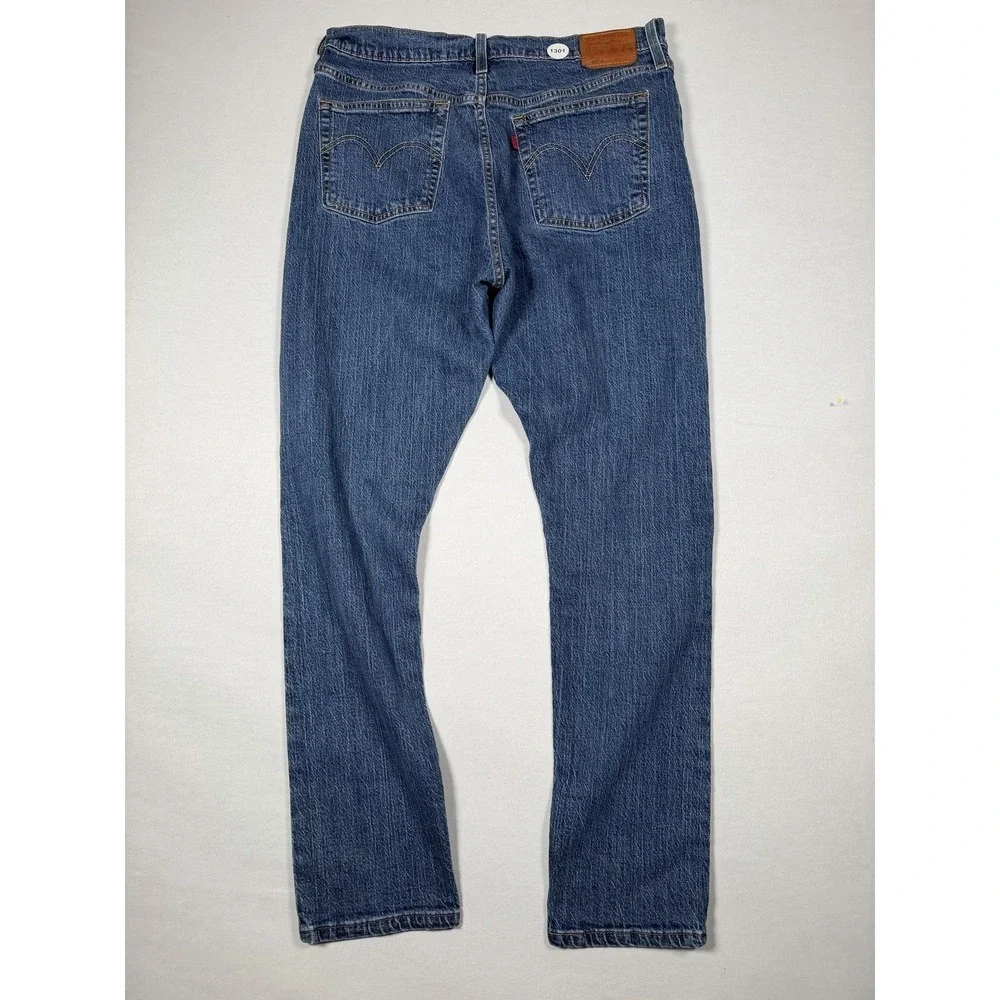 Levi's Premium Jeans Mens 32x30 Blue Medium Wash Denim Button Fly Straight Leg